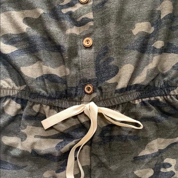 Chic Camo Jumpsuit - Picture 6 of 8